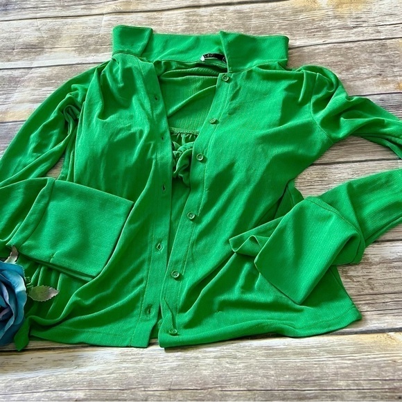 🐢NWT GRASSY GREEN SHIRT WITH INNER BRALETTE - Picture 3 of 9